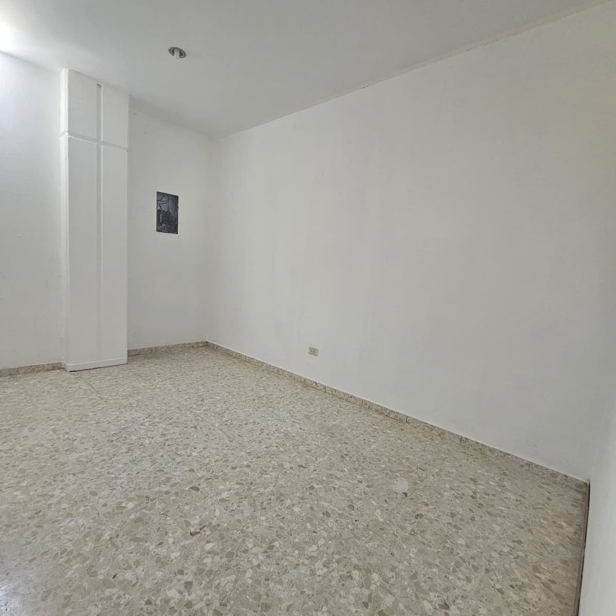 En Renta Local Comercial en Plaza Don Julio Navarrete - foto 1