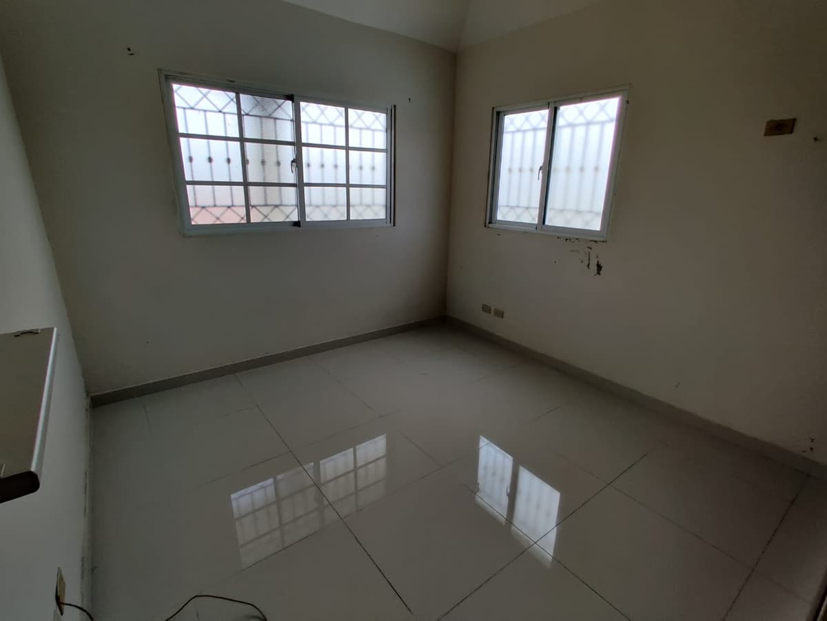 Venta casa de 2 niveles en Arroyo Hondo - foto 1