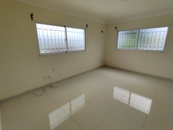 Venta casa de 2 niveles en Arroyo Hondo - foto 2