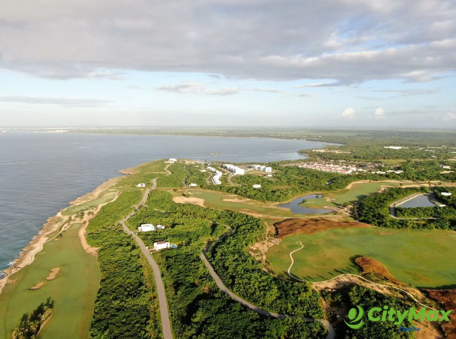 Terreno en Venta frente al campo de Golf Frente al Mar - foto 1