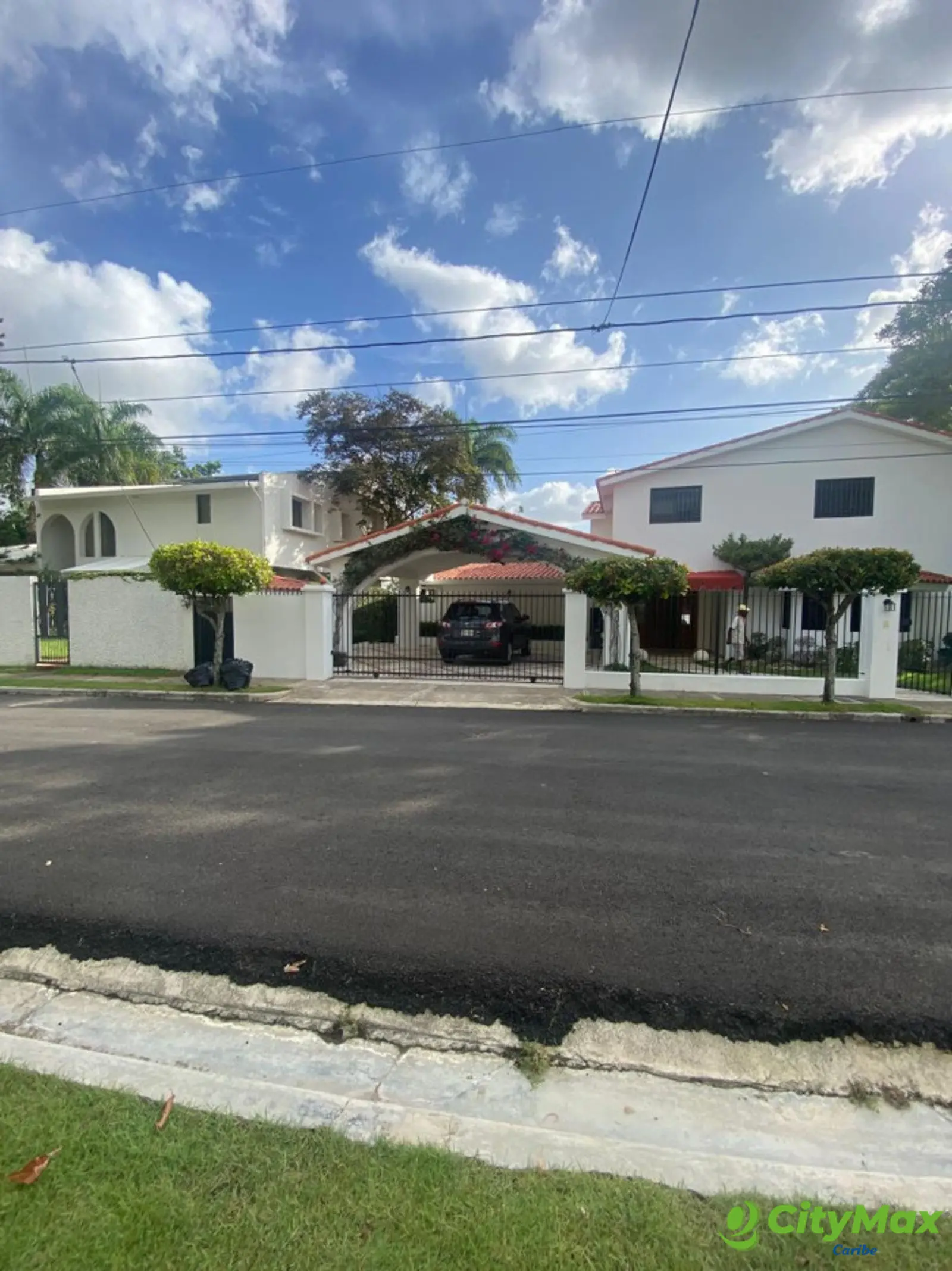 En Venta Hermosa Casa en Altos de Arroyo Hondo III - foto 1