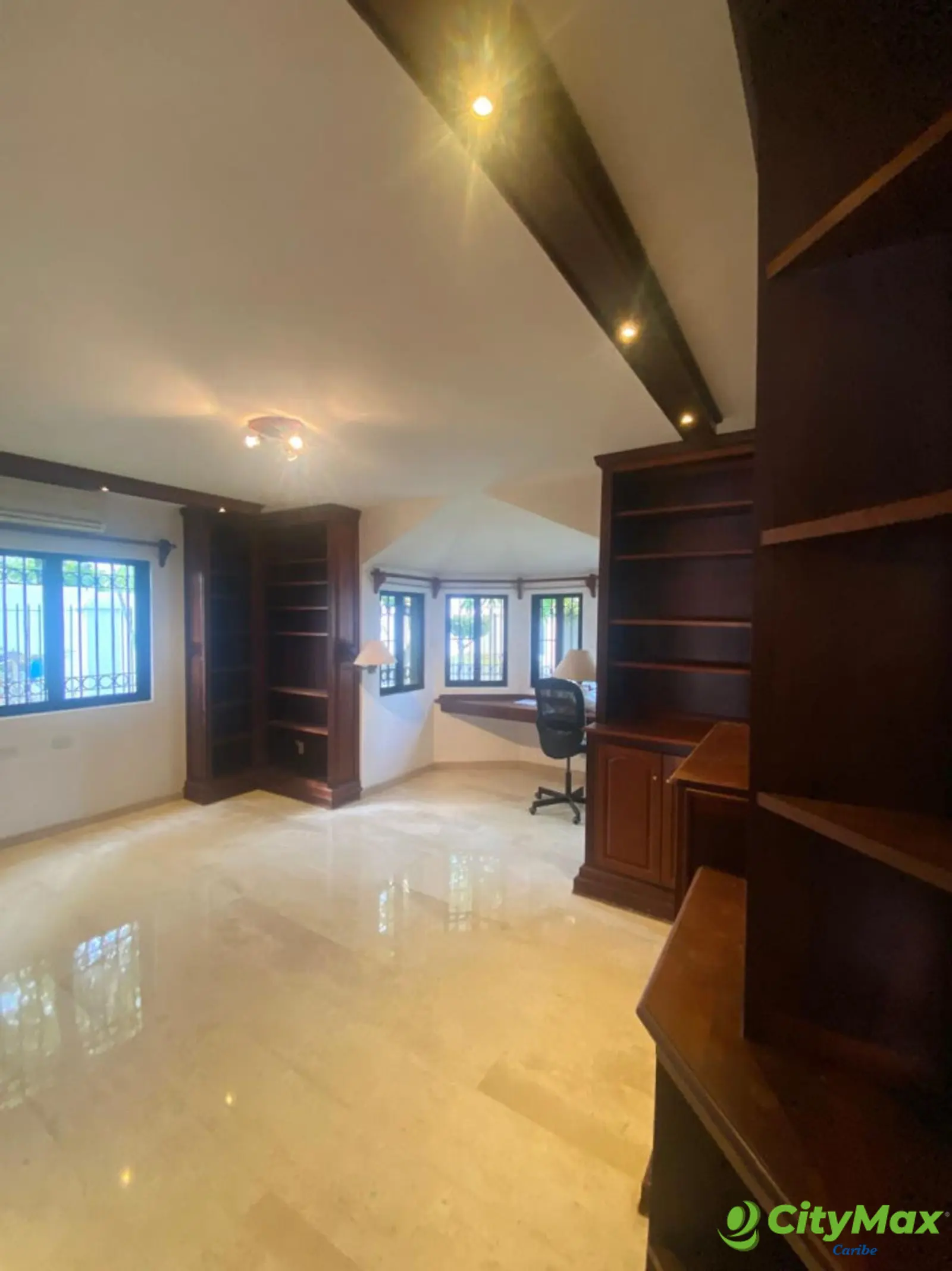 En Venta Hermosa Casa en Altos de Arroyo Hondo III - foto 6