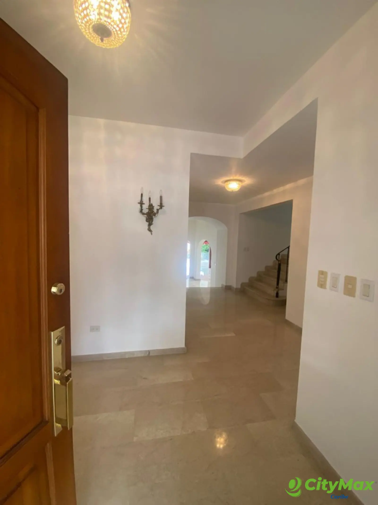 En Venta Hermosa Casa en Altos de Arroyo Hondo III - foto 3